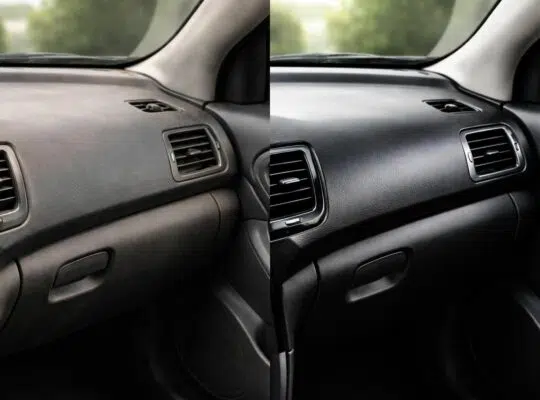 découvrez les résultats attendus avec notre rénovateur plastique intérieur de voiture pour redonner éclat et protection à vos surfaces intérieures.